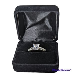 Ring Size 8 Costume Jewelry Silver Tone With Princess Cut Center Round Baguette